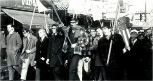 Manifestation d'étudiants contre la fermeture du Collège, 1967. Source : Collège du Sacré Coeur.