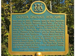 Plaque historique au sujet d'Olivier Daunais (en anglais) Source : Ontarioplaques Photo : Dave Fernie