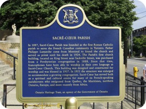 Plaque commémorative pour la Paroisse Sacré-Coeur de Toronto (en anglais).  Source : site Web de Toronto Palques. 