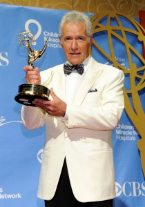 Alex Trebek lors de la 38e « Annual Daytime Entertainment Emmy Awards » où il a reçu le « Lifetime Achievement ». Las Vegas, Nevada, le 19 juin 2011. Source: David Becker/Getty Images North America
