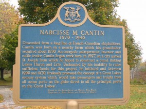 Plaque commémorative au sujet de Narcisse M. Cantin, 1870-1940. Description en anglais. 