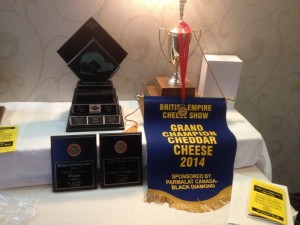 La fromagerie coopérative St-Albert a remporté le titre de Grand Champion Cheddar Cheese 2014 pour la seconde année consécutive, lors du 87th Annual British Empire Cheese Show, qui se déroulait à Belleville en Ontario à la mi-novembre. Description et photo tiré du site Web de la Fromagerie St-Albert. 