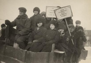 Photo : manifestation d'écoliers d'Ottawa contre le Règlement XVII, dans les rues d'Ottawa (en février 1916). Source : Le Droit, Univeristé d’Ottawa, CRCCF, Fonds Association canadienne-française de l’Ontario (C2). Ph2-144c