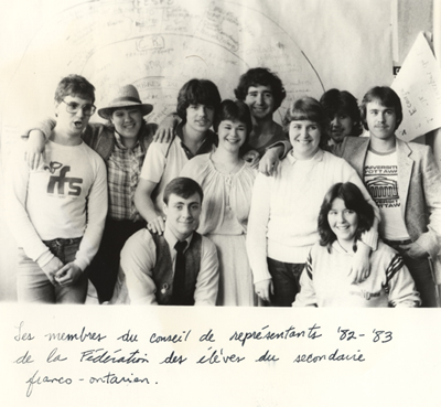 Membres du Conseil des représentants (1982-1983) de la Fédération des élèves du secondaire franco-ontarien (FESFO), ca 1982. Université d'Ottawa, CRCCF, Fonds Fédération des élèves du secondaire franco-ontarien (C107), Ph214/59.