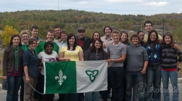 Les 26 et 27 septembre 2009, des étudiant.e.s représentant les principales institutions postsecondaires francophones et bilingues de l'Ontario se rassemblent à Sudbury pour fonder le Regroupement étudiant franco-ontarien.